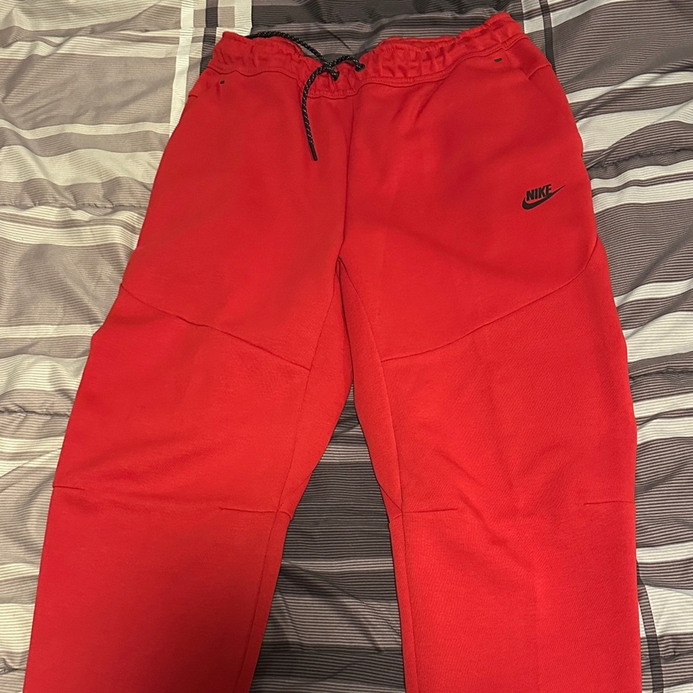 Nike Sportswear
Tech Fleece